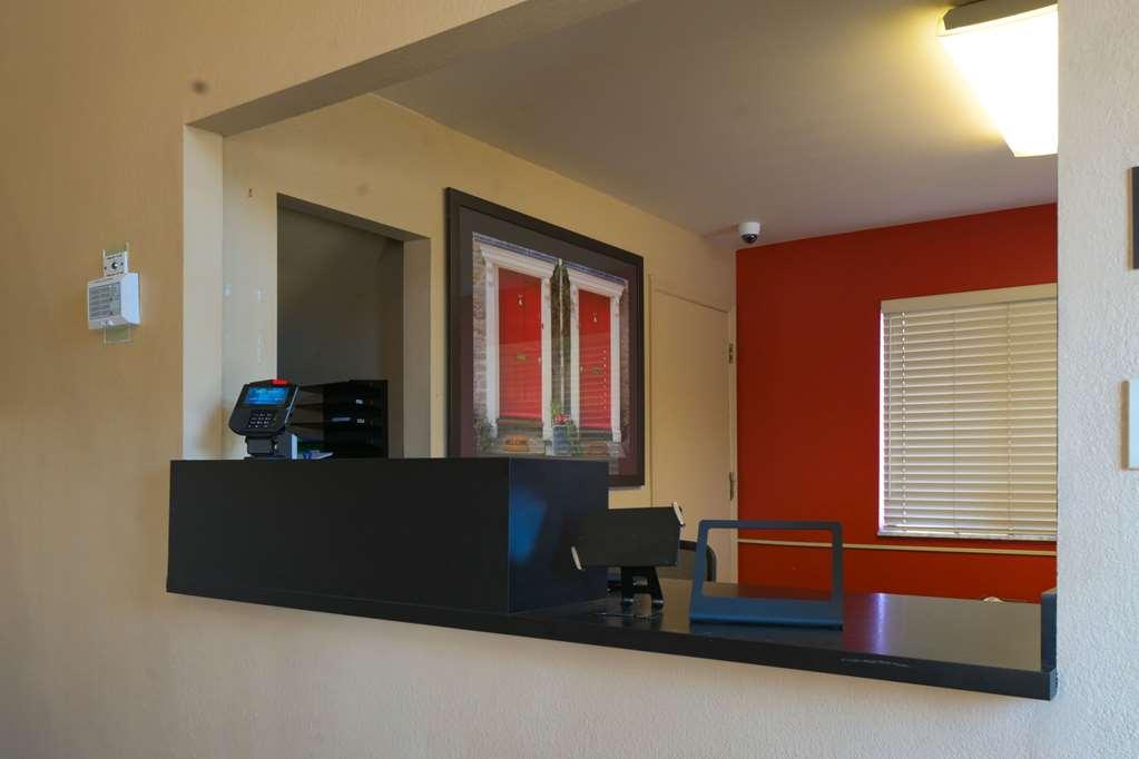 Suburban Studios Louisville East Dalaman gambar