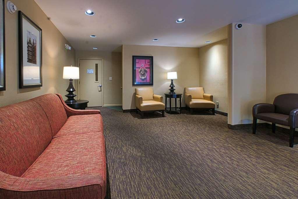 Suburban Studios Louisville East Dalaman gambar