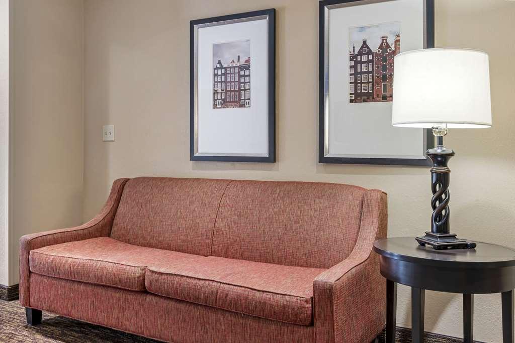 Suburban Studios Louisville East Dalaman gambar