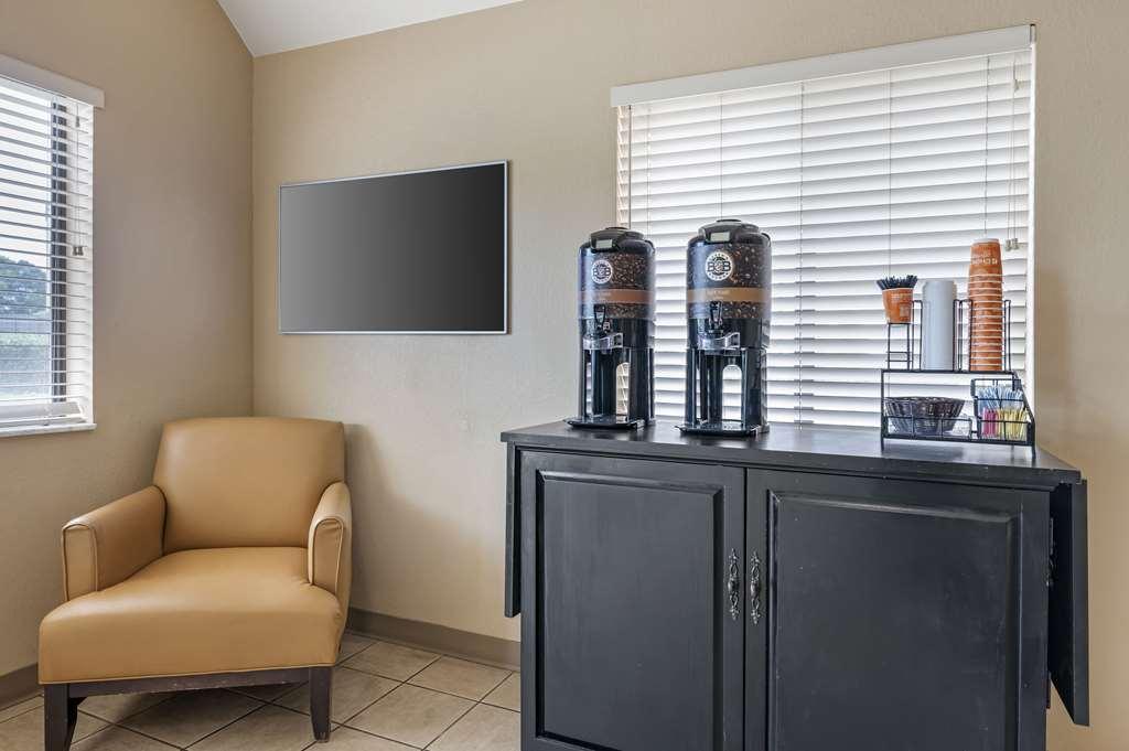 Suburban Studios Louisville East Dalaman gambar